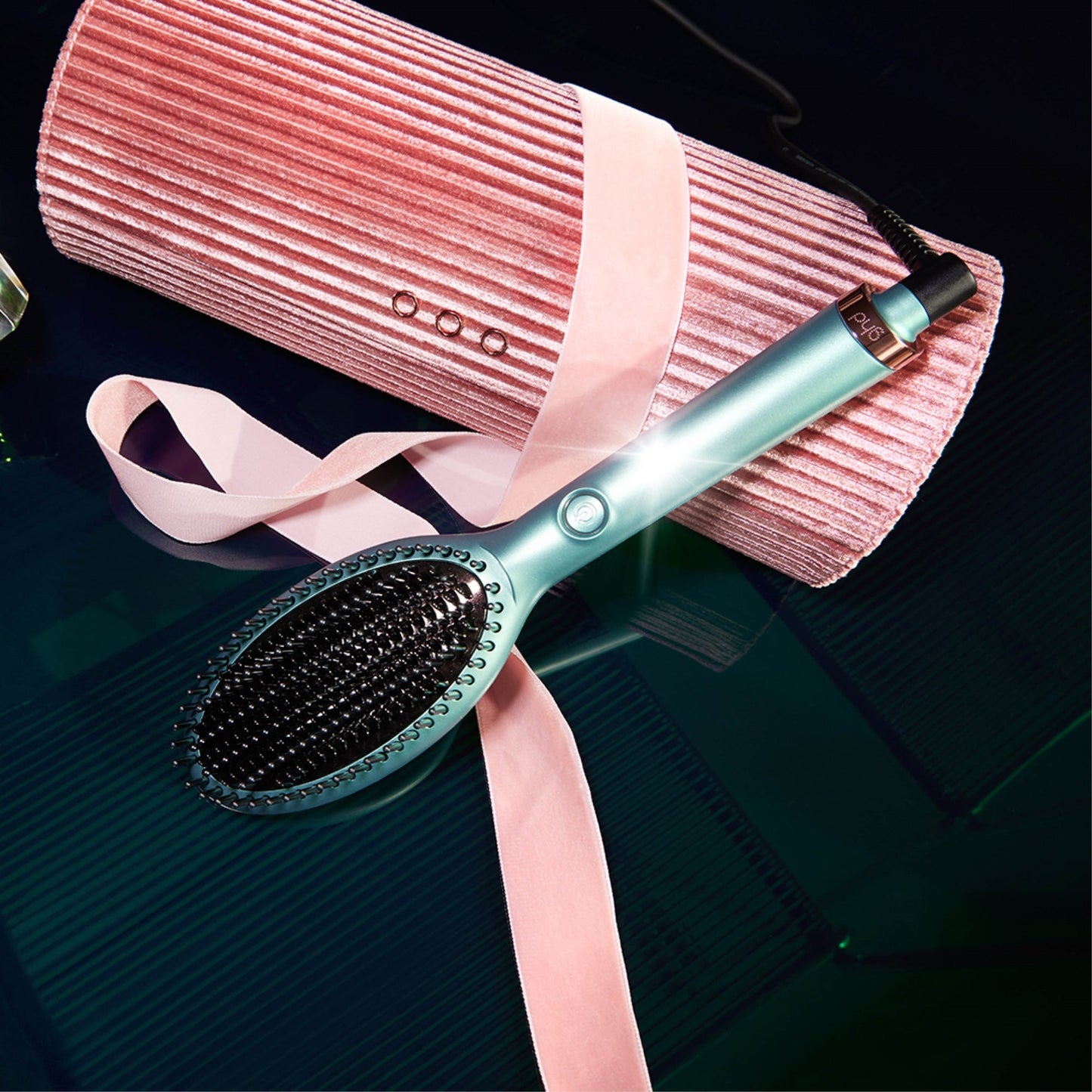 Glide Hot Brush Limited Edition in Alluring Jade